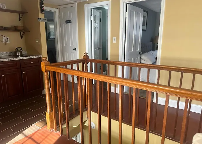 Unit-A Gorgeous Private Suite Near Metro Train Station And Washington Dc