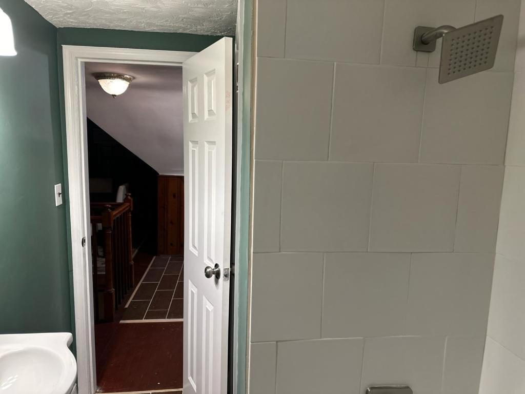 Unit-a Gorgeous Private Near Metro Train Station And Washington Dc Capitol Heights