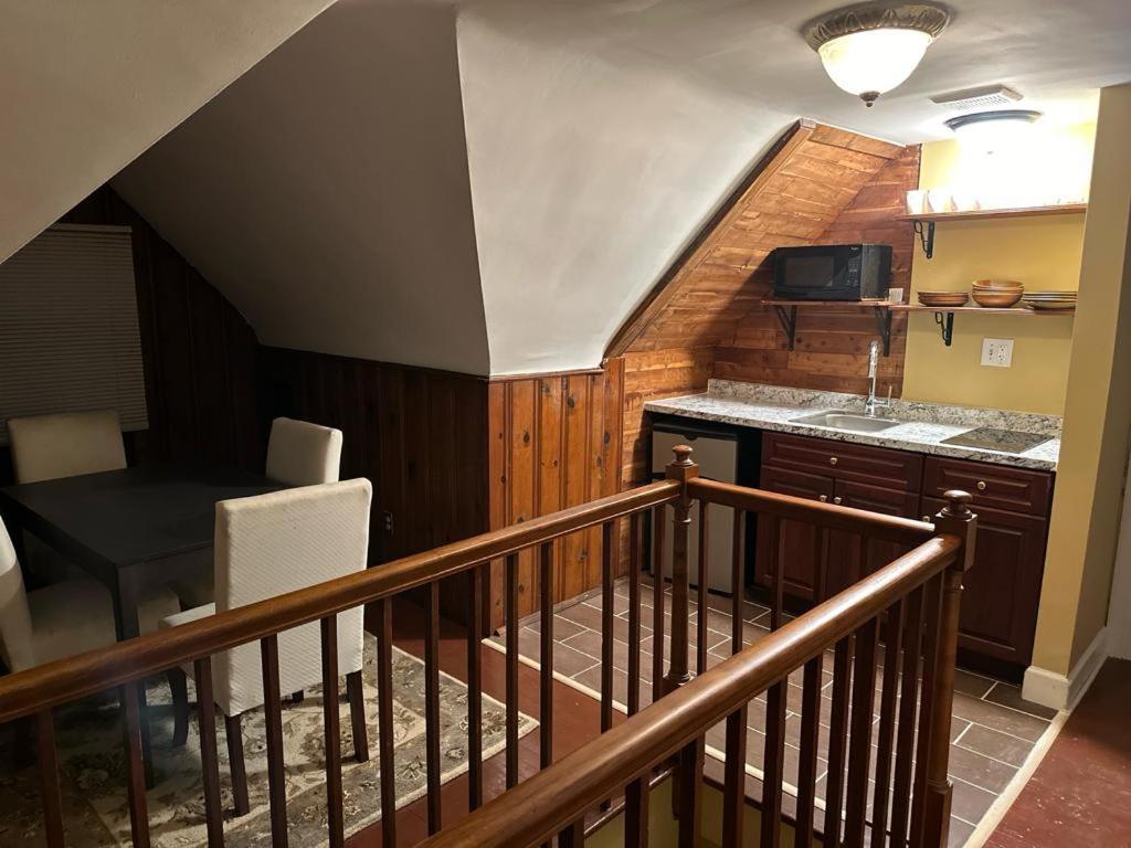 Unit-a Gorgeous Private Near Metro Train Station And Washington Dc Apartment *